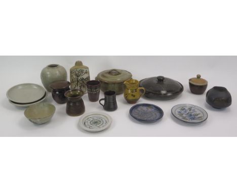 A Selection of Studio Pottery including an Aylesford Pottery casserole dish (23.5cm diam. incl. handles), a shallow dish and 