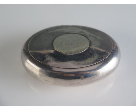 An Edward VII silver snuff box, maker William M Hayes, Birmingham, 1904, inscribed, of oval form with flip top. 8.5cm wide, 6