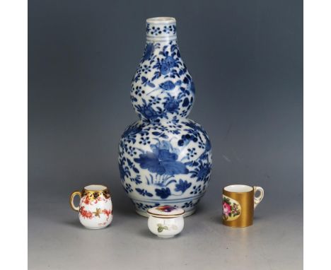 A Chinese blue and white double gourd vase, with floral decoration, 19cm high, (repair and chip to rim), together with two Cr