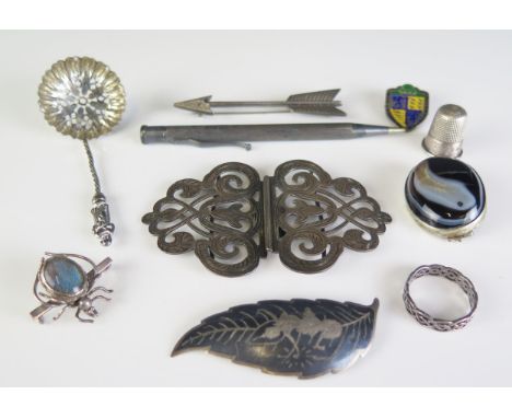a mixed collection of silver wares including sifting spoon, thimble, belt buckle etc, weighable silver 50gms, 1.60ozs.