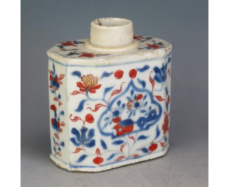 A late 18th century Chinese porcelain tea caddy, decorated in the Imari palette, (lacks cover), 11cm high.
