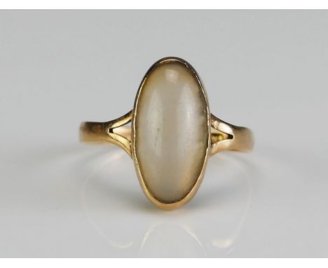 A 14ct Moonstone Ring, size G, stamped 585, 1.11g