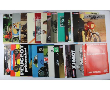 Motorrad Roller Fahrrad Verkaufsprospekte Oldtimer Youngtimer etc. Konvolut ca. 32 St., darunter auch Vespa Verkaufsprospekte