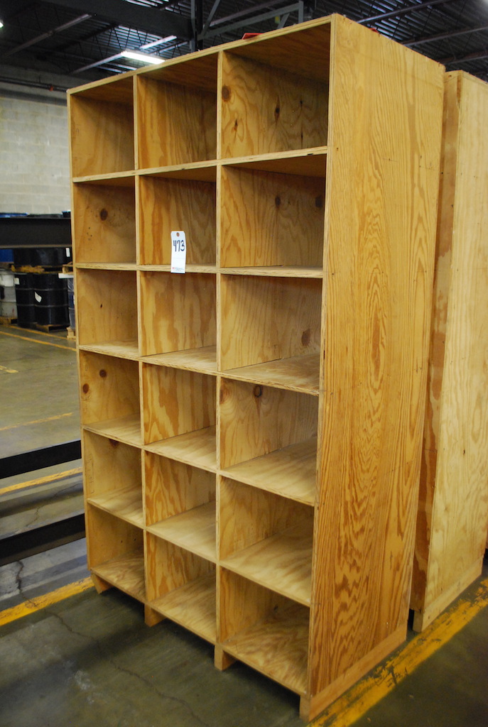 18CUBBY HOLE WOOD SHELF UNIT