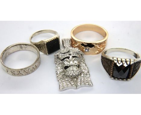 Collection of 925 silver jewellery to include three rings, a pendant and a yellow metal ring. P&amp;P Group 1 (£14+VAT for th