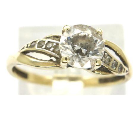 9ct gold stone set solitaire ring, size O, 1.8g. P&amp;P Group 1 (£14+VAT for the first lot and £1+VAT for subsequent lots) 