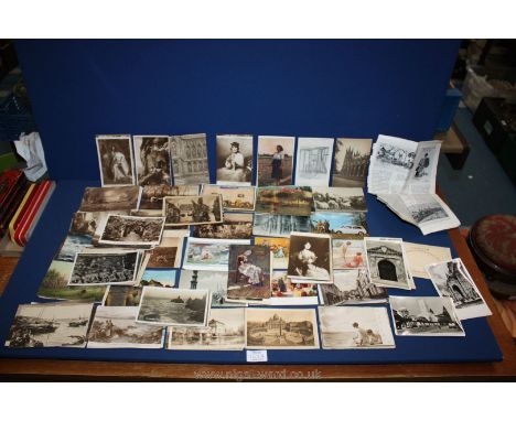A good quantity of Postcards (approx. 220), Colour, black and white, sepia and white and including reproductions of Old Maste