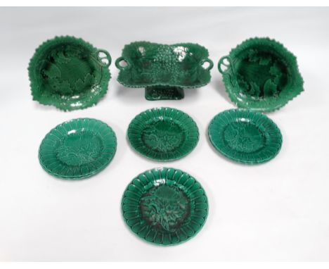 A Wedgwood style strawberry service - green glazed moulded leaf decoration, comprising of a comport, width 29cm, two serving 