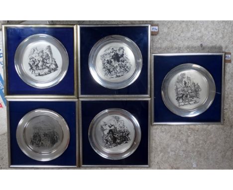 Five silver collectors plates - Birmingham 1976, Toye, Kenning &amp; Spencer Ltd, engraved with the adventures of Mr Pickwick