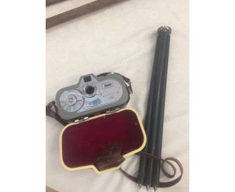 A vintage Movinette SB Carl Keiss Cine-camera