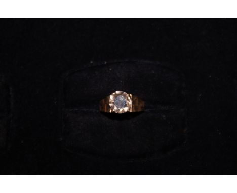 9ct Gold Ring set with Large Stone - Size K