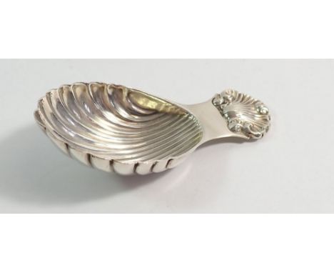 A silver caddy spoon with shell handle and bowl, Birmingham 1966 by S J Rose, 8cm