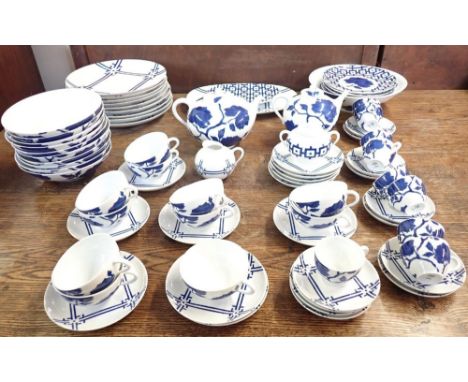 A Richard Ginori Eaeo dinner service by Vannozzi comprising nine dinner plates, ten pasta bowls, five side plates, two servin