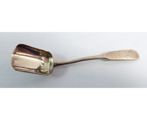 A silver caddy shovel with fiddle handle, Birmingham 1821 by Joseph Taylor, 11cm