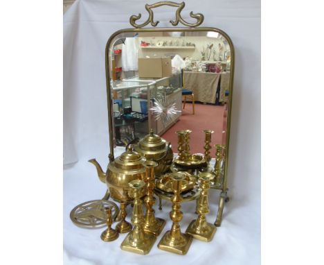 Qty of brass ware to include a mirrored fire screen