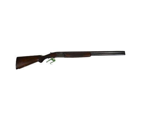 12 bore over-and-under double barrel shotgun, by Webley-Beretta, 28" inch barrels, both 3/4 choke, ejector mechanism, single 