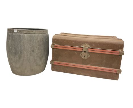 Galvanised steel Peggy tub with ribbed body (D48cm) together with an early 20th century tin steamer trunk (W76cm)