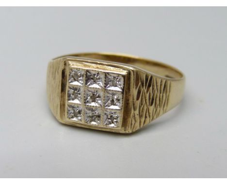 A gentleman's 9ct gold and diamond ring, 3g, T 