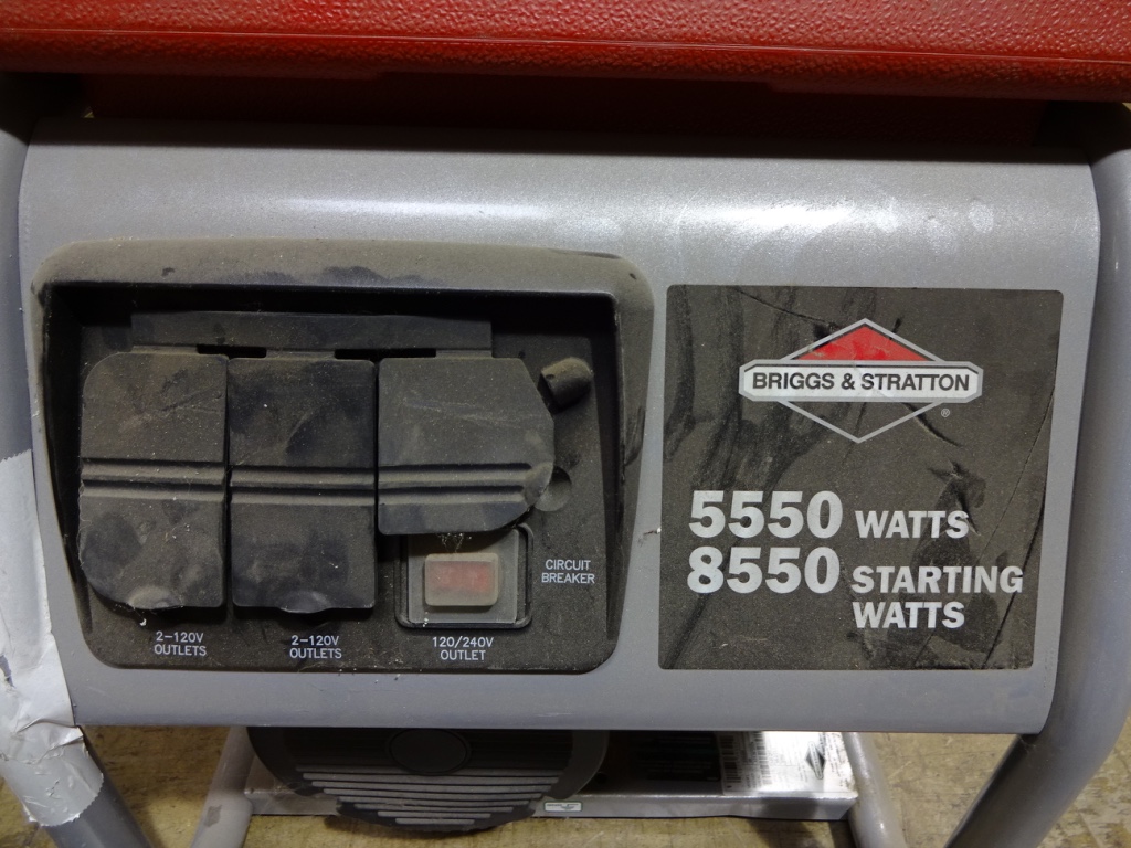 BRIGGS & STRATTON MODEL 030324 GASOLINE GENERATOR S/N 1013872374; 5550