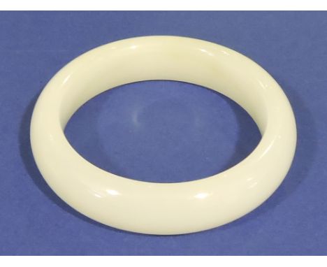 A white jade bangle.