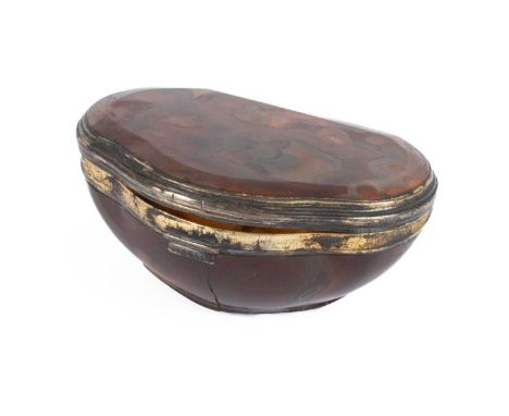 A silver mounted agate snuff box, early 18th Century, of shaped oval form, 7cm wide