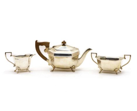 A Geroge VI silver three piece teaset, Sheffield 1939-40, comprising teapot, cream jug and sucrier, each of octagonal form, t