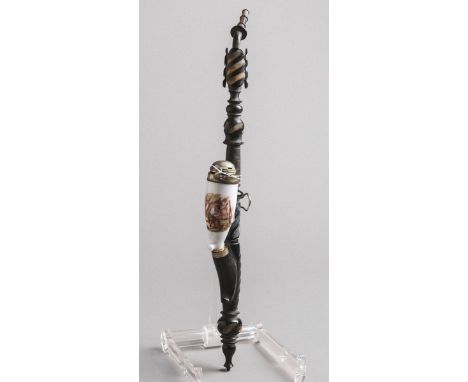 Pfeife (um 1900), Porzellankopf m. jagdlicher Bemalung, L. ca. 37 cm.