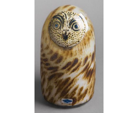 Stilisierte Eule (Nuutajärvi, Finnland), irisierendes Glas m. braunen u. weißenEinschmelzungen, am Unterboden unleserl. Ritzs