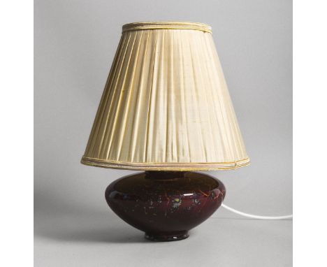 Tischlampe "Ikora" (WMF, Art déco, Entw.: Karl Wiedmann), dunkelrotes Glas m. polychromenEinschmelzungen, H. Lampenfuß ca. 20
