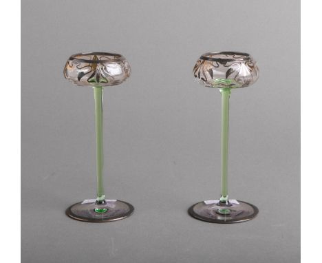 Paar Likörgläser (Jugendstil), klares Glas, Kuppa u. Stand m. aufgelegtem Silberdekor, H.ja ca. 14 cm.