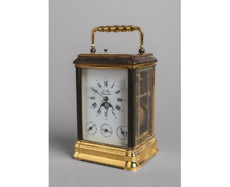 Reisewecker "L'Epée Fondée en 1839", weißes Zifferblatt m. schwarzen röm. Ziffern,Messinggehäuse, H. ca. 15,5 cm. Funktion ni