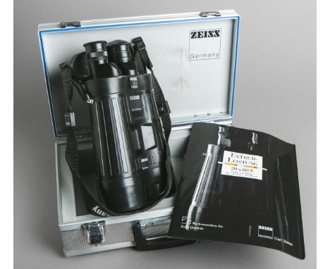 Fernglas (Zeiss), 20 x 60 S, 20-fache Vergrößerung, Objektivdurchm. 60 cm, 52 m Sehfeldauf 1000 m, Spezialglas m. mech. Bilds