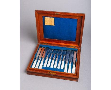 Besteckkasten mit Obstbesteck (England, um 1900, viktorianisch), Mahagoni, darin: 6xMesser, 6x Gabeln, je m. feiner Mustergra