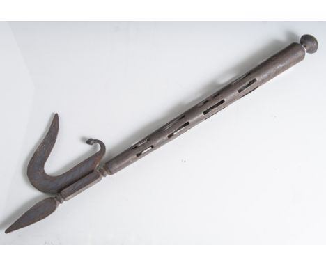 Ankus / Elefantenhaken, Indien, Eisen, Schaft hohl gearb. m. kl. Glöckchen, Spitze mittig,seitl. 2 Dornen, Gr. ca. 50 cm.