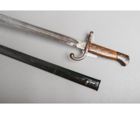 Bajonett  M 1909, (wohl Argentinien), Besonderheit: ohne Aufpflanzvorrichtung u.Druckknopf, Klingenlänge ca. 55 cm, Scheide n