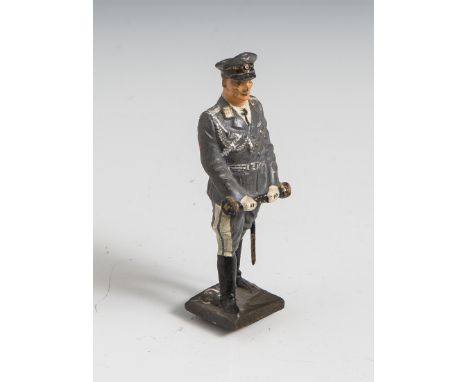 Persönlichkeitsfigur Hermann Göring, "Lineol", polychrom bemalte Masse, stehend inLuftwaffen-Uniform m. Marschallstab auf qua