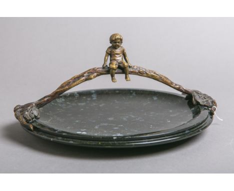 Werkstatt unbekannt (20. Jh.), Marmorschale m. Bronzemontierung u. Jünglingsfigur, H. ca.13 cm, Dm. ca. 26,5 cm. Altersbed. G