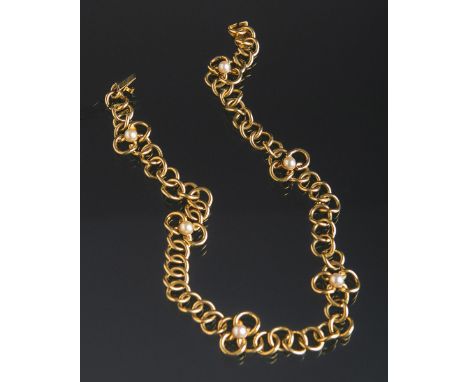 Massive Gliederkette mit Zuchtperlen 585 GG, von 6 blütenförmigen Gliedern durchbrochen,diese je m. 1 Zuchtperle besetzt, L. 