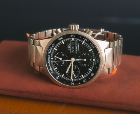 IWC - Herrenarmbanduhr "GST Chronograph", Titangehäuse, schwarzes Zifferblatt m. weißenIndizes, Chronograph, Datum, Wochentag