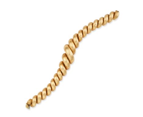 A VINTAGE GOLD ITALIAN BRACELET in 18ct yellow gold, comprising graduating brushed segmented links, Italian assay marks, 19.0
