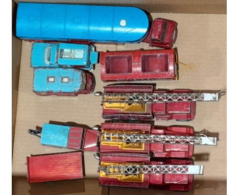 Corgi - an unboxed Chipperfield's group to include Articulated Horse Box with Big Bedford Tractor Unit, Chevrolet Impala and 