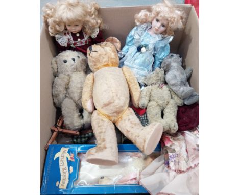 Quantity of loose unboxed Modern Bisque and Fashion Dolls along with a quantity of modern and older Plush bears. Also to incl