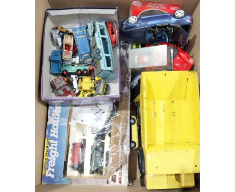 Lot of 60 Diecast Hot Wheels, Matchbox, Corgi Police discount Ambulance Dodge etc