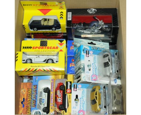 Bburago &amp; Maisto a boxed group to include Maisto Porsche 911 Speedster, Bburago 4200A African Safari Set and others (see 