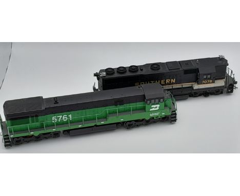 Bachmann &amp; Atlas - an unboxed pair of American Outline Diesels comprising of Atlas "Burlington Northern" No.5761 and Bach
