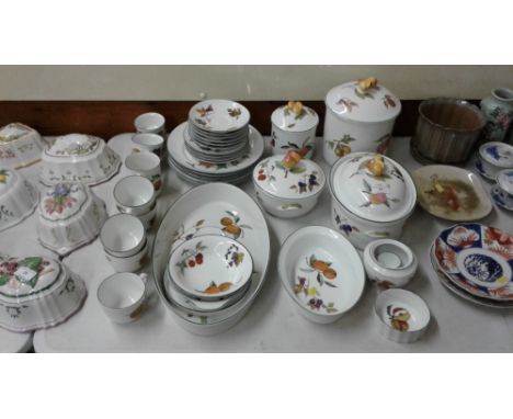 A quantity of Royal Worcester 'Evesham Vale' tea and dinnerware