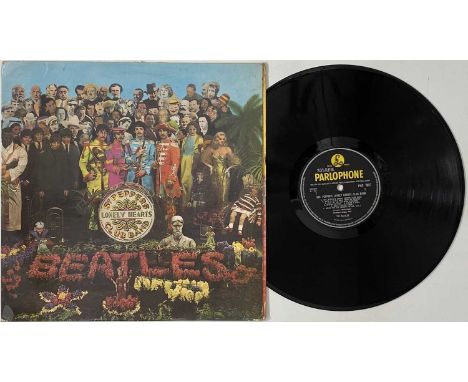 THE BEATLES - SGT. PEPPER'S LONELY HEARTS CLUB BAND LP (ORIGINAL UK 'WIDE SPINE' MONO COPY - PMC 7027). A fantastic clean ori