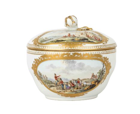 MEISSEN, Zuckerdose, Marcolinizeit (1774-1814), Wandung mit von üppiger Goldstaffage gerahmten Genreszenen zu Zeiten der Koal