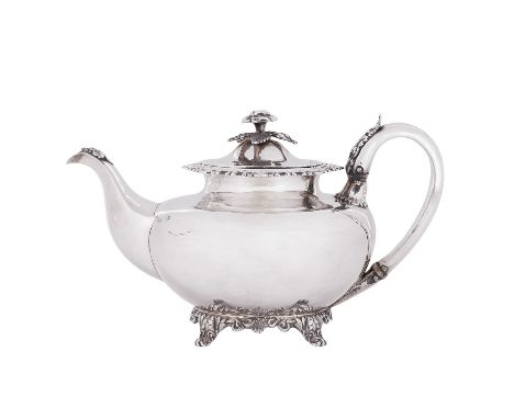 CHARLS GORDEN, Teekanne (925/1000), London, 1833, Sterlingsilber, bauchiger Korpus auf geschweiftem Standring, Deckel mit Blü