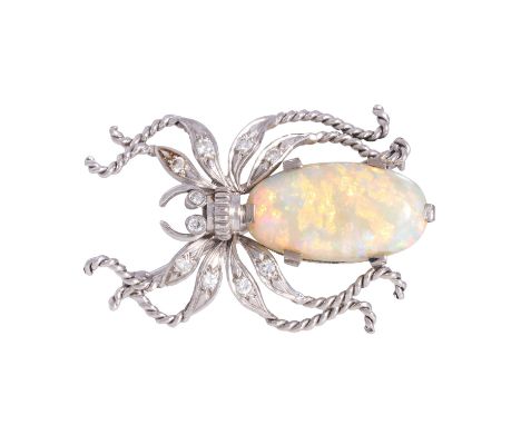Brosche "Spinne" mit feinem Opal und Diamanten, zus. ca. 0,18 ct, gute Farbe und Reinheit, Opal ca. 19,5x11,9 mm mit schönem 
